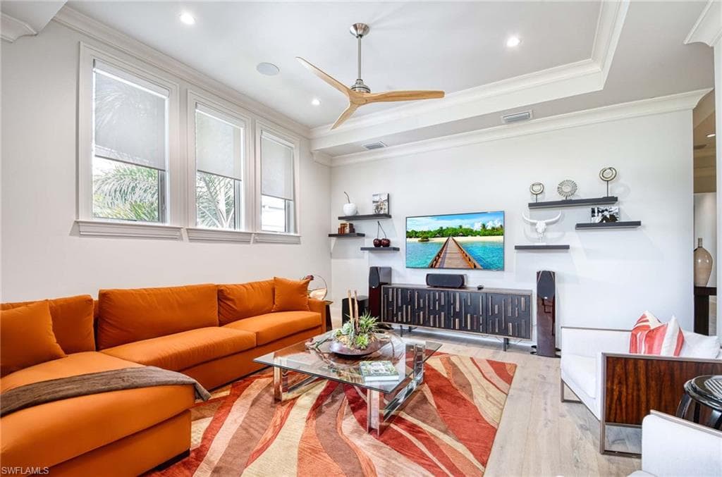 565 Fairway Ter, Naples, FL 34103-21