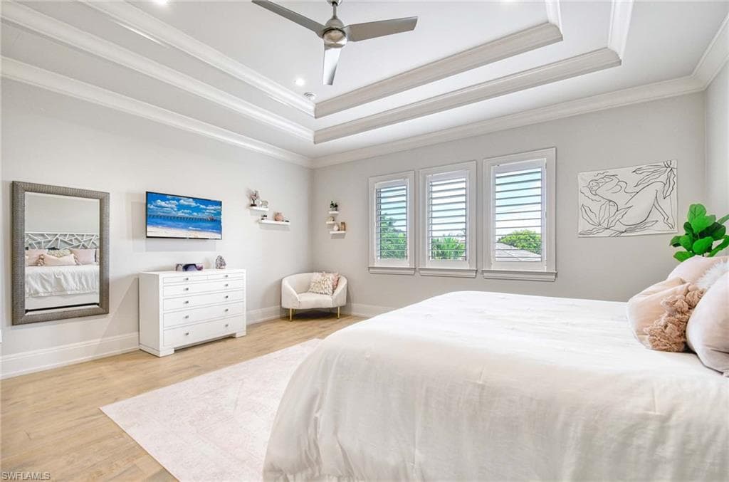 565 Fairway Ter, Naples, FL 34103-23