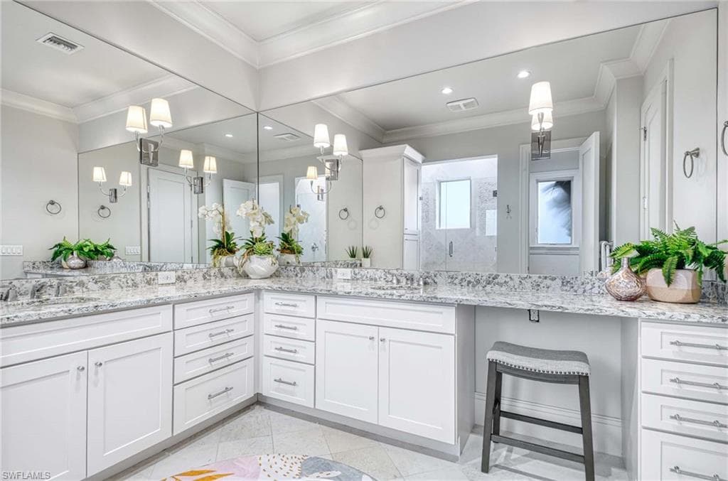 565 Fairway Ter, Naples, FL 34103-25