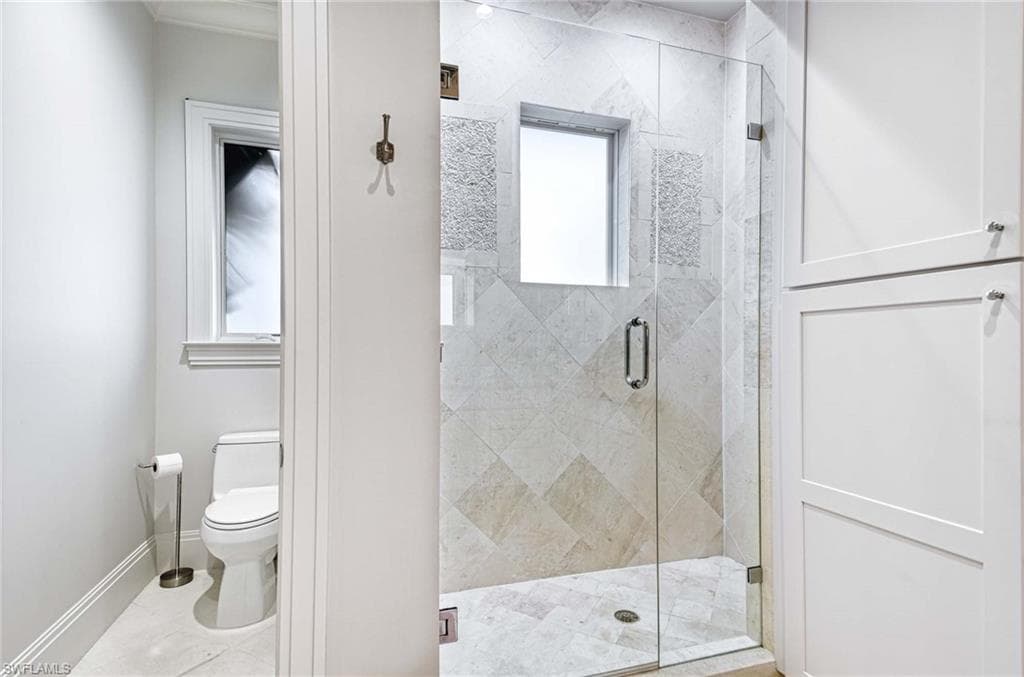 565 Fairway Ter, Naples, FL 34103-26