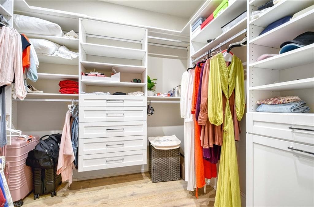 565 Fairway Ter, Naples, FL 34103-27