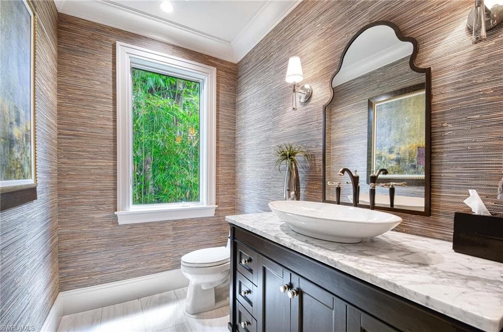 565 Fairway Ter, Naples, FL 34103-35