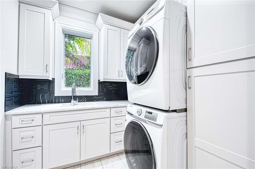 565 Fairway Ter, Naples, FL 34103-36