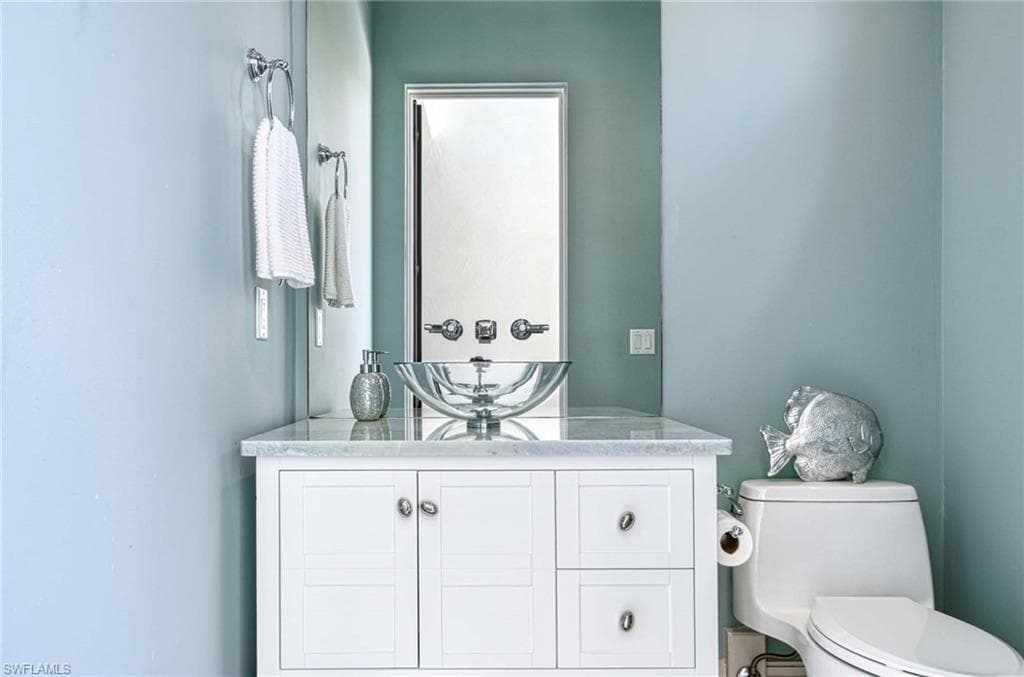 565 Fairway Ter, Naples, FL 34103-37