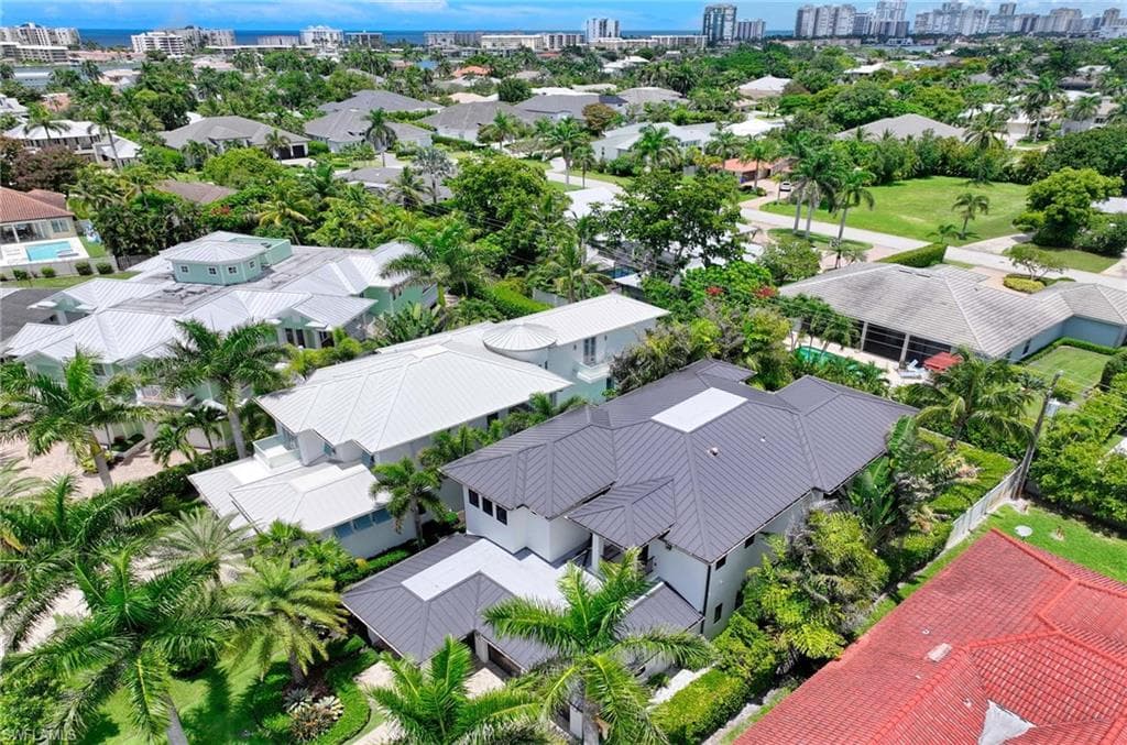 565 Fairway Ter, Naples, FL 34103-39