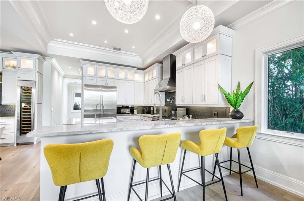 565 Fairway Ter, Naples, FL 34103-7