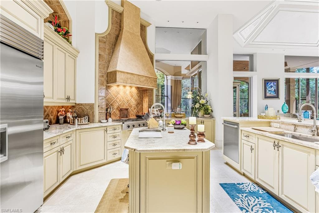 4457 Club Estates Dr, Naples, FL 34112-8