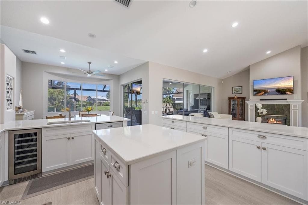 537 Wedgewood Way, Naples, FL 34119-9