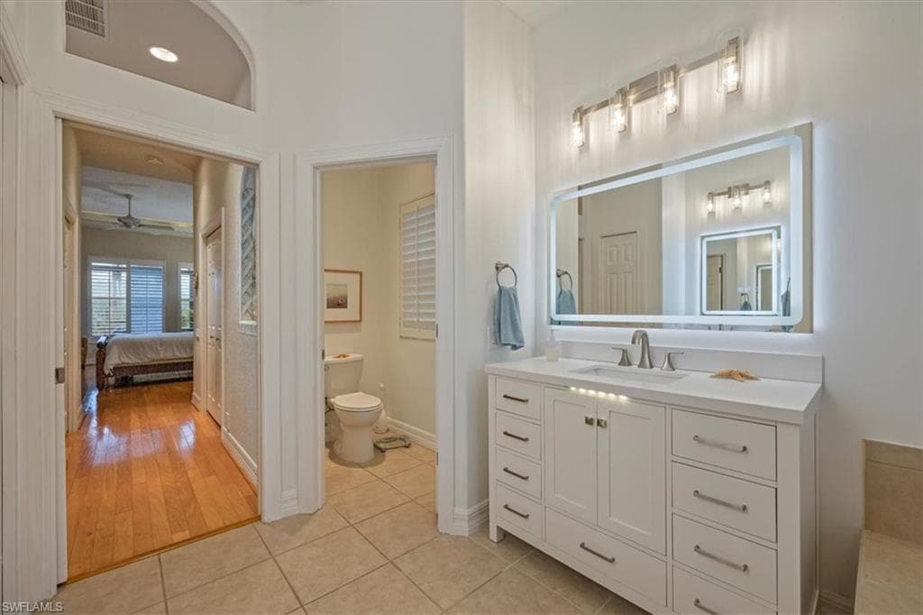 537 Wedgewood Way, Naples, FL 34119-15