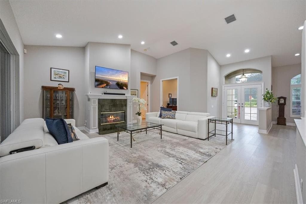 537 Wedgewood Way, Naples, FL 34119-8