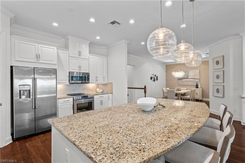 8769 Bellano Ct 204, Naples, FL 34119-5