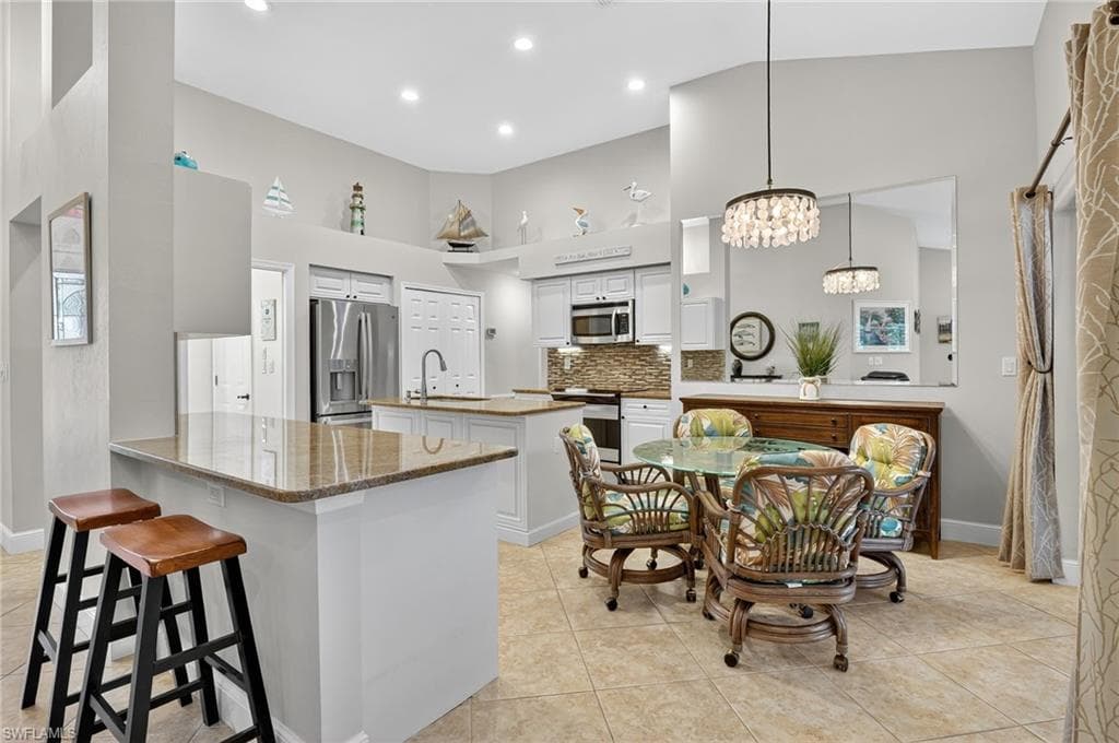 7613 Citrus Hill Ln, Naples, FL 34109-11