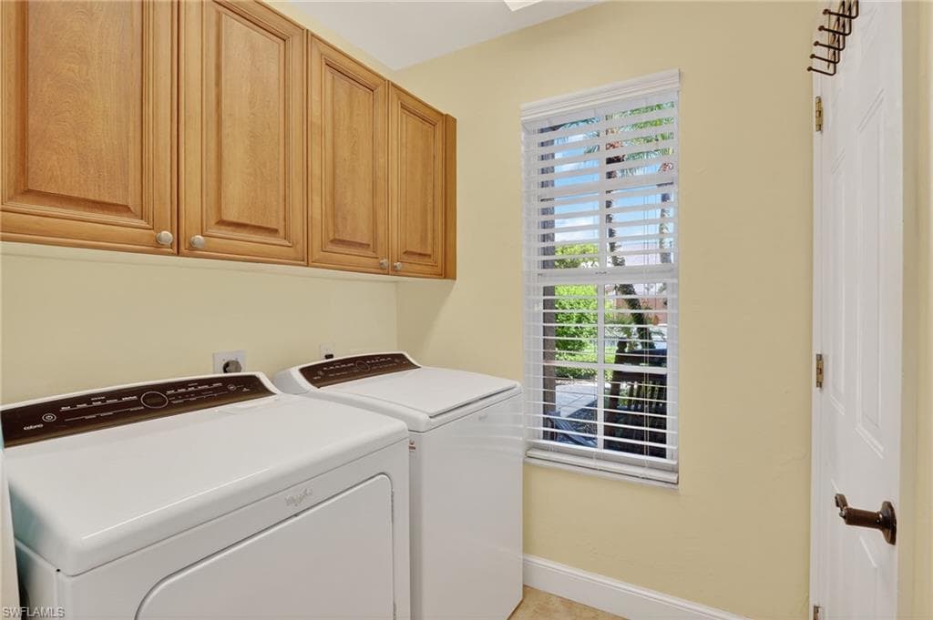 7613 Citrus Hill Ln, Naples, FL 34109-22