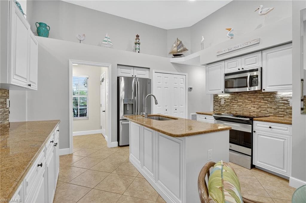 7613 Citrus Hill Ln, Naples, FL 34109-7