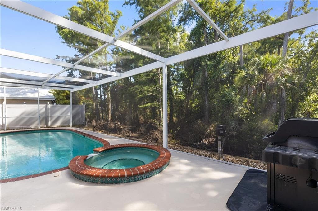 1267 Silverstrand Dr, Naples, FL 34110-32