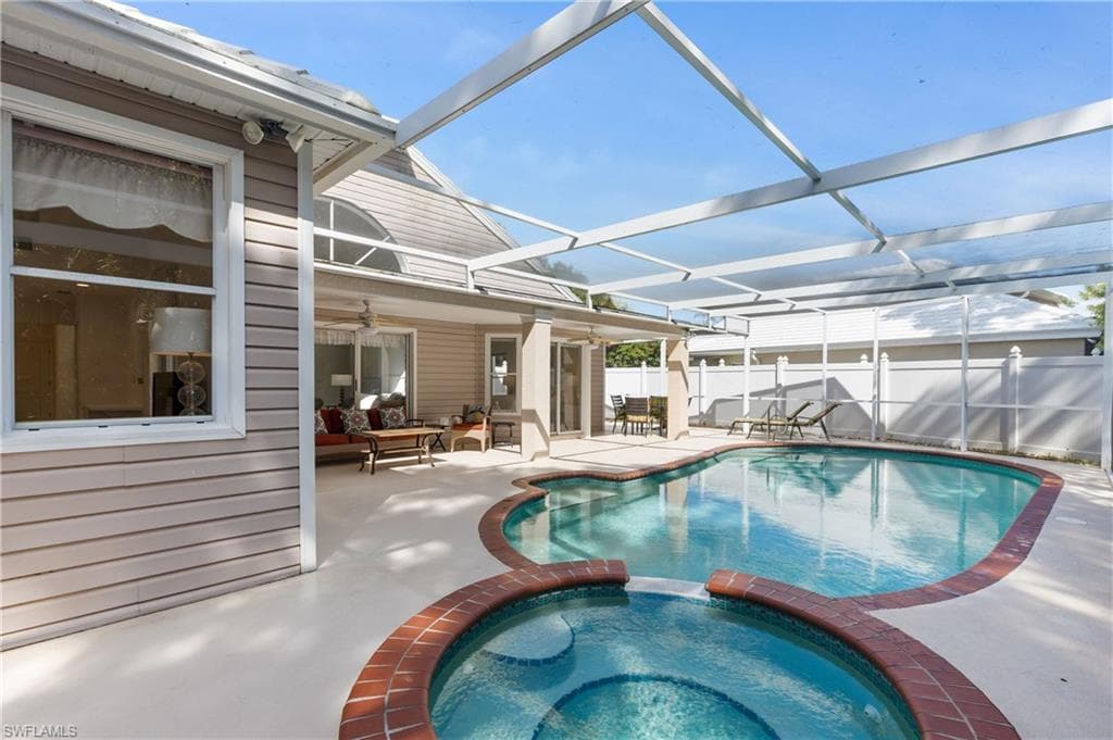 1267 Silverstrand Dr, Naples, FL 34110-33