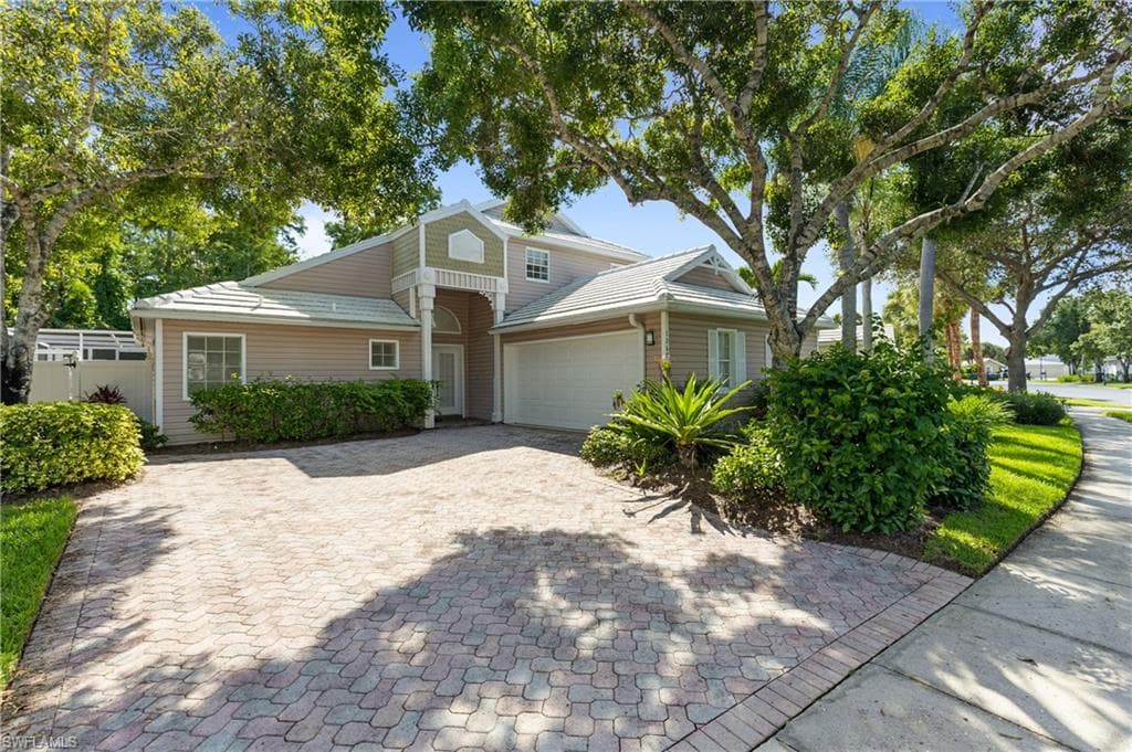 1267 Silverstrand Dr, Naples, FL 34110-4