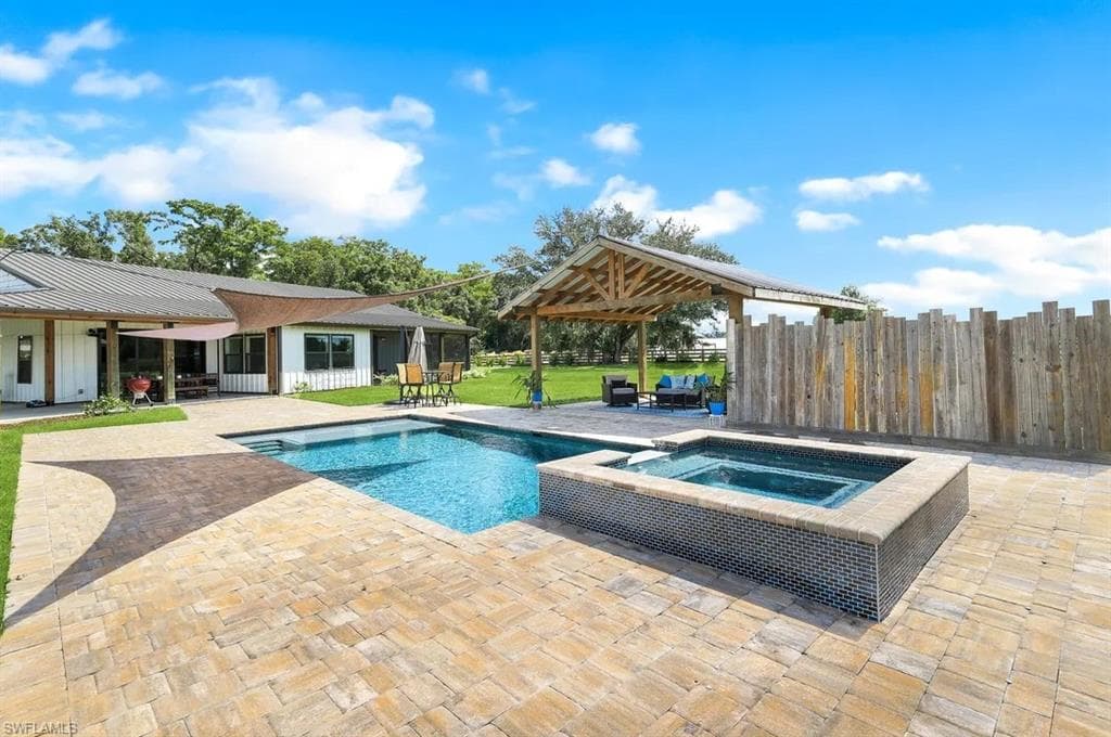 19080 Parkinson Rd, Alva, FL 33920-31
