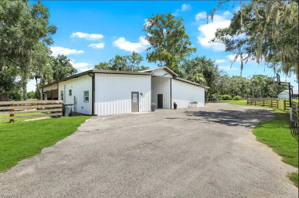 19080 Parkinson Rd, Alva, FL 33920-34