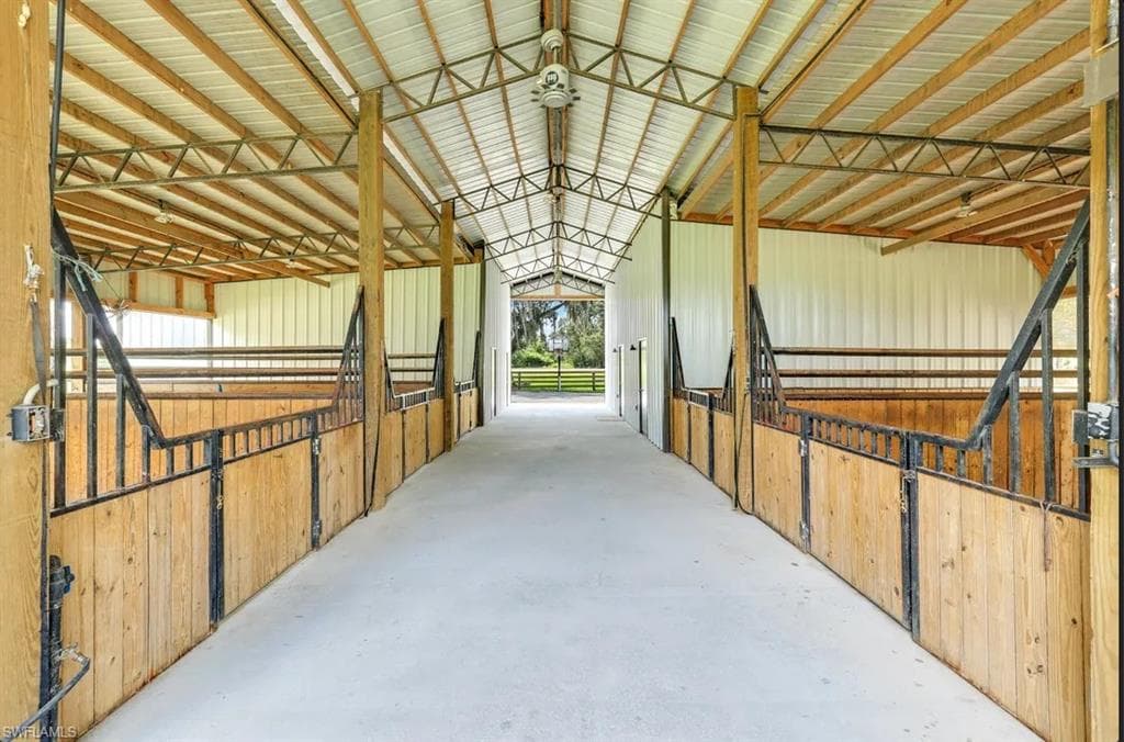 19080 Parkinson Rd, Alva, FL 33920-37