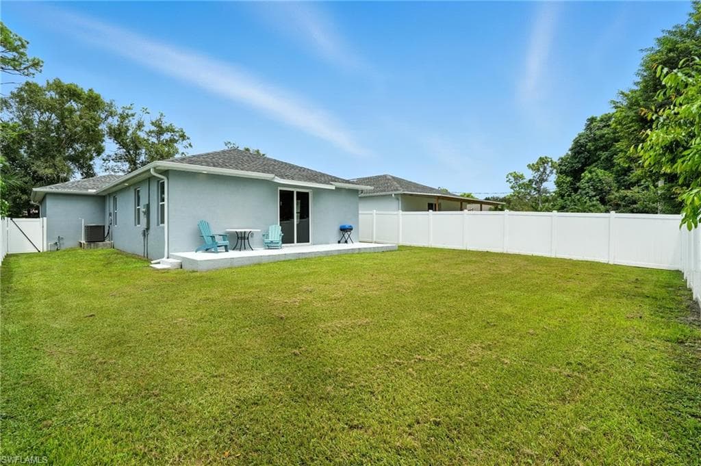 10140 Carolina St, Bonita Springs, FL 34135-6