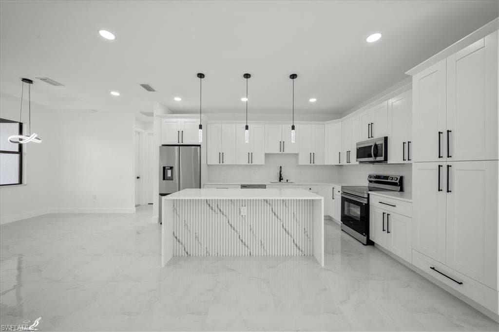 1915 Scott Ave, Lehigh Acres, FL 33972-36