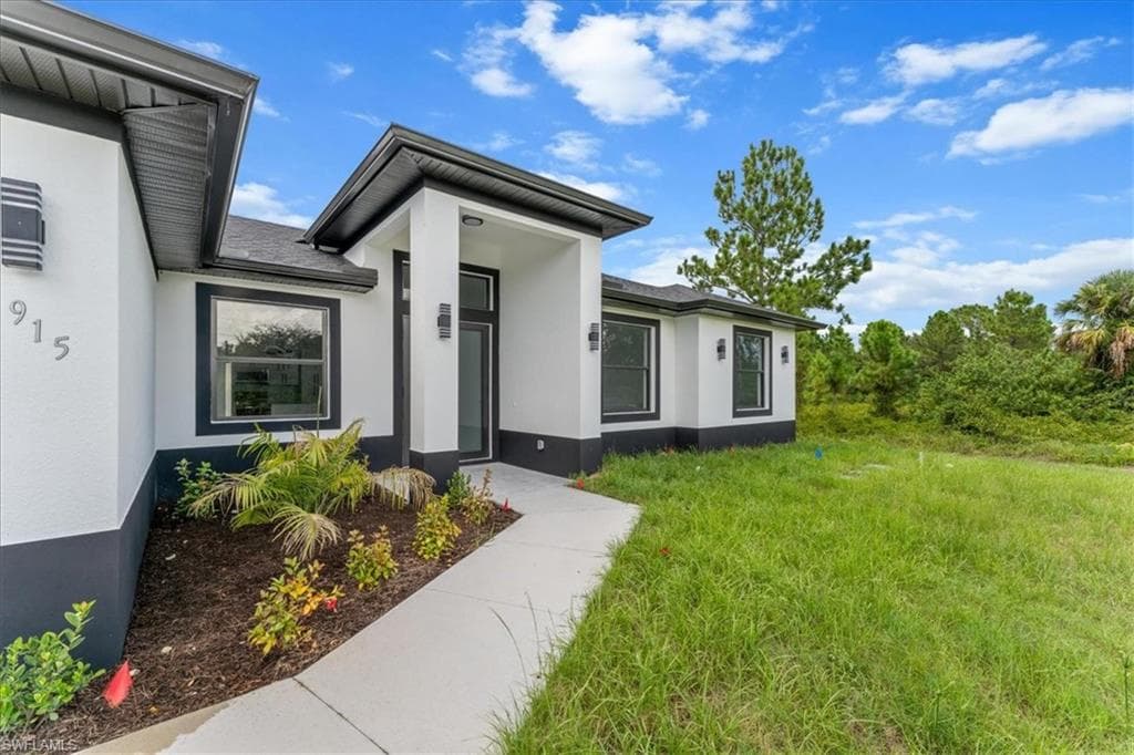 1915 Scott Ave, Lehigh Acres, FL 33972-3