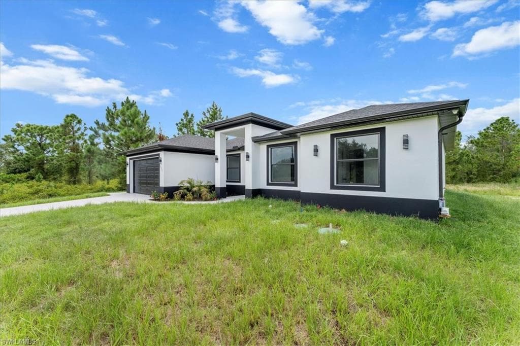 1915 Scott Ave, Lehigh Acres, FL 33972-5
