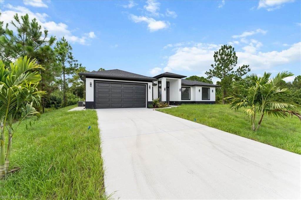 1915 Scott Ave, Lehigh Acres, FL 33972-7