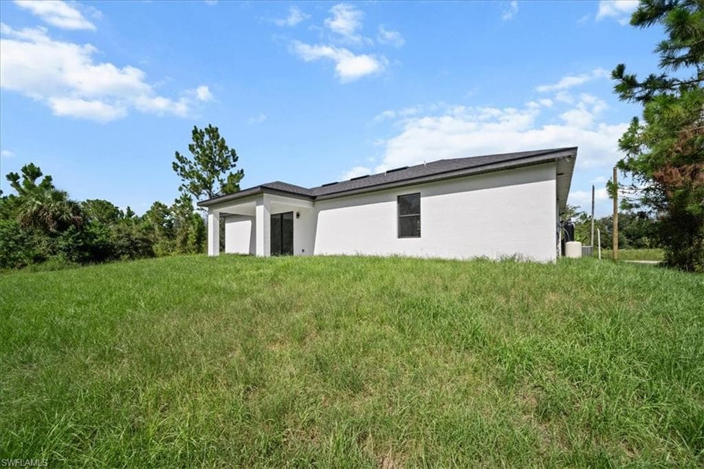1915 Scott Ave, Lehigh Acres, FL 33972-8