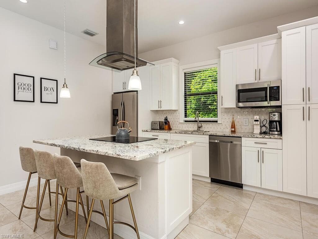 1021 Creech Rd, Naples, FL 34103-5