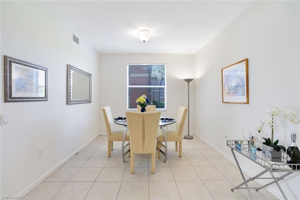 10049 Heather Ln 101, Naples, FL 34119-15