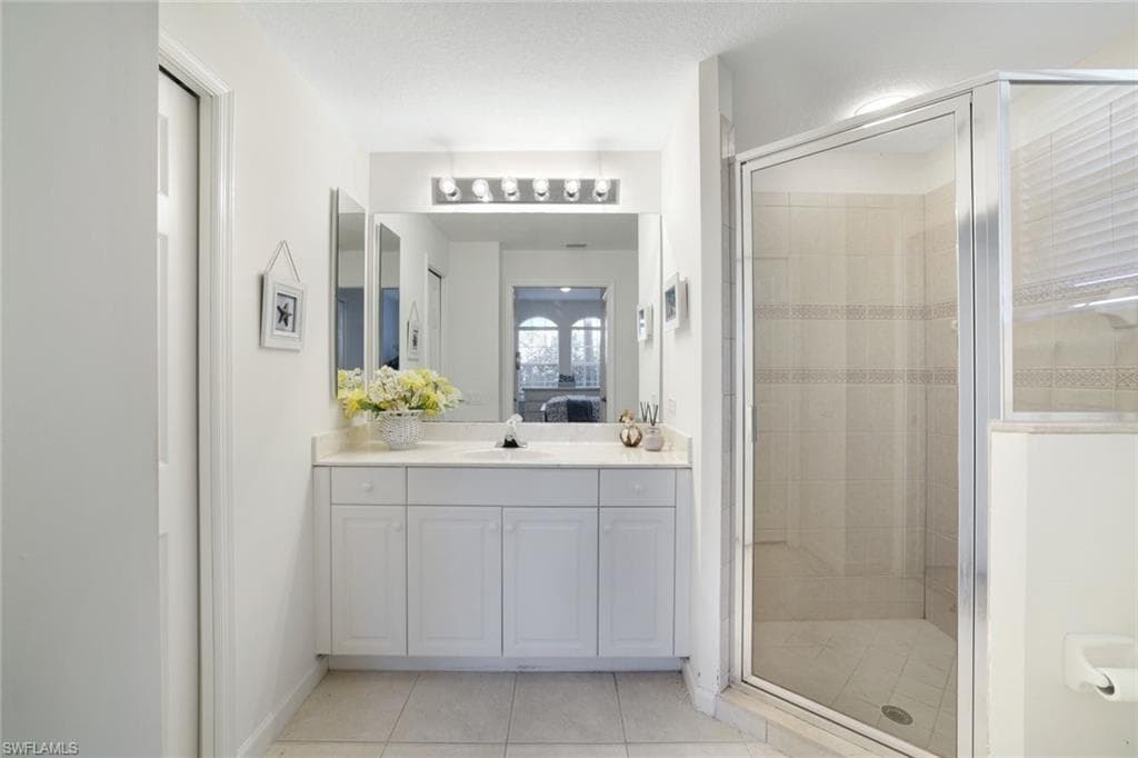 10049 Heather Ln 101, Naples, FL 34119-19