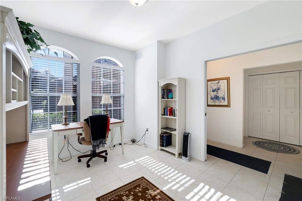 10049 Heather Ln 101, Naples, FL 34119-22