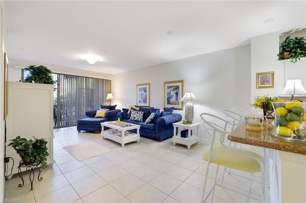 10049 Heather Ln 101, Naples, FL 34119-3