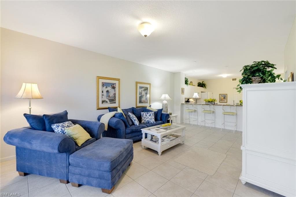 10049 Heather Ln 101, Naples, FL 34119-6