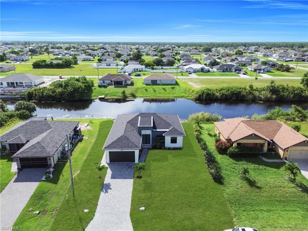2824 4th Pl, Cape Coral, FL 33993-17