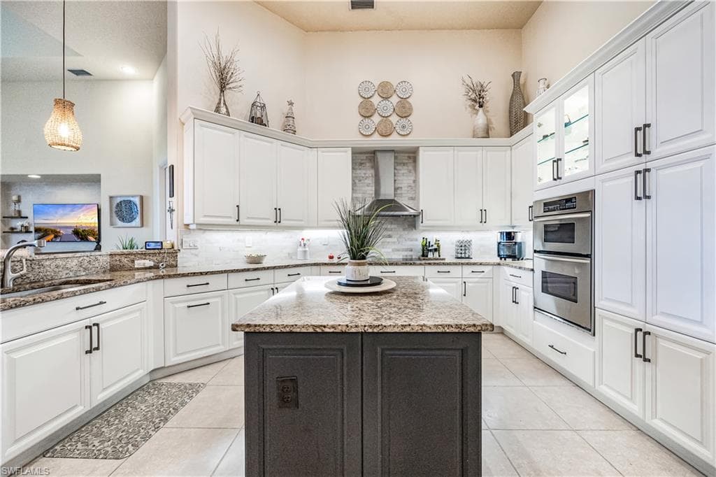 412 Terracina Way, Naples, FL 34119-8