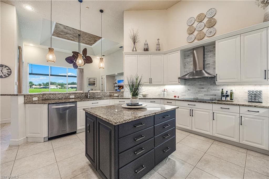 412 Terracina Way, Naples, FL 34119-7