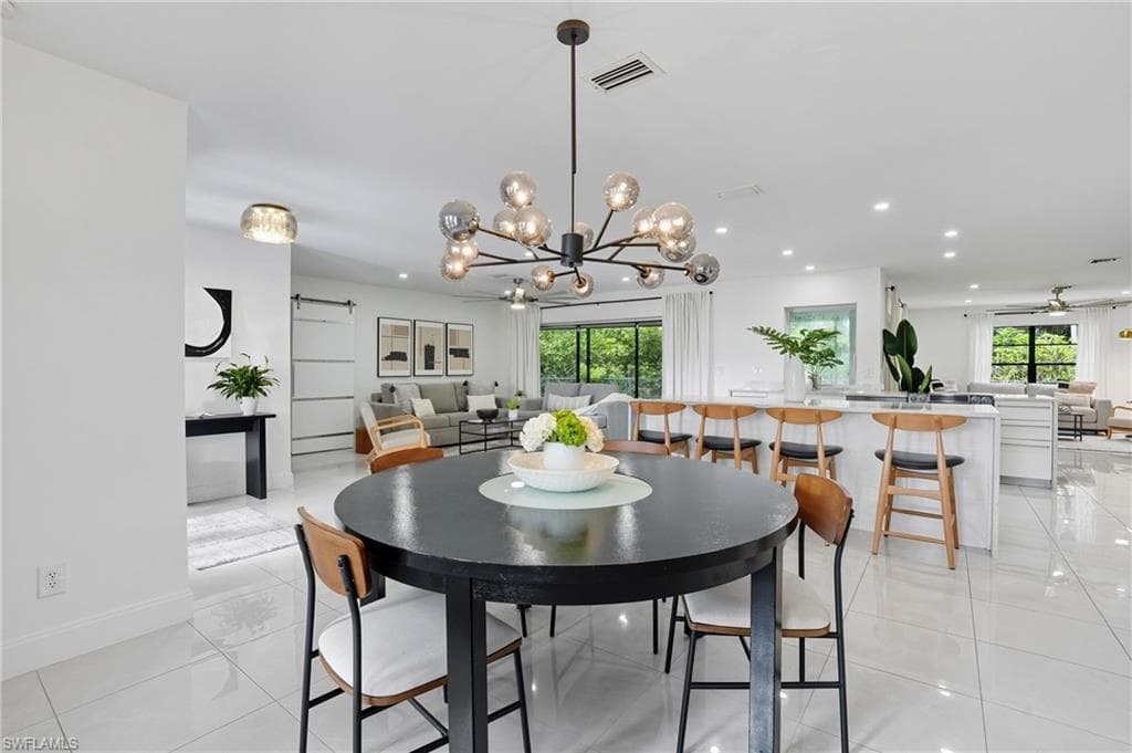 155 Old Tamiami Trl, Naples, FL 34110-8