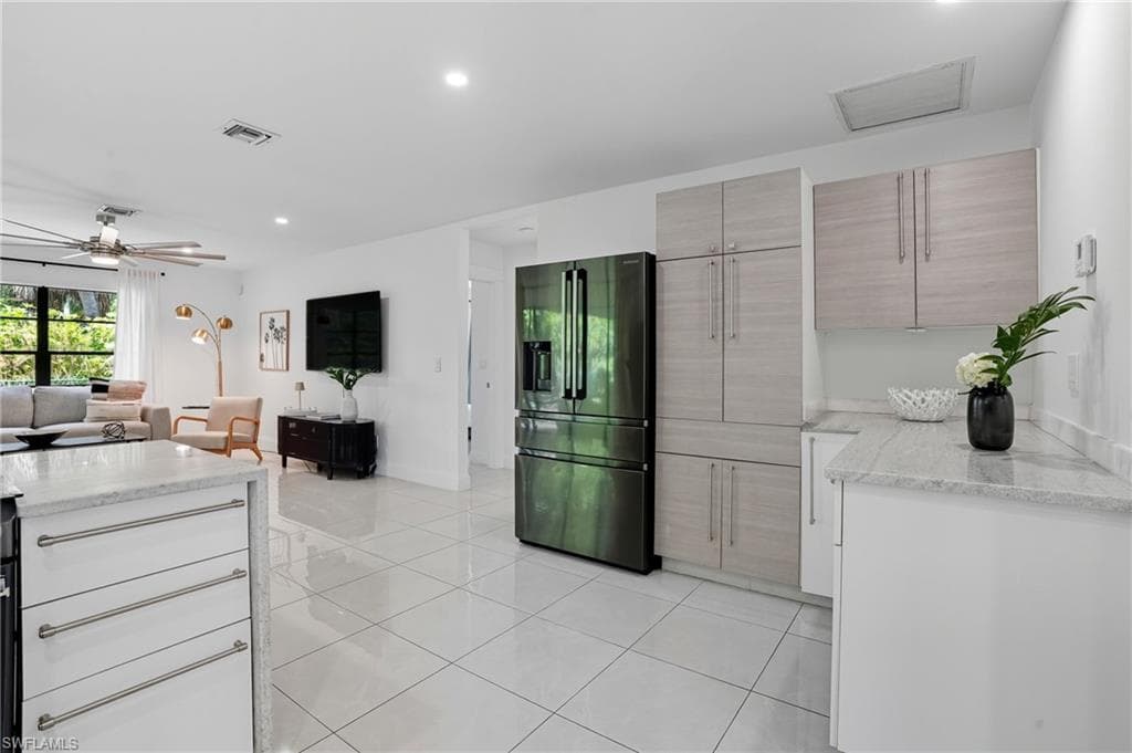 155 Old Tamiami Trl, Naples, FL 34110-12