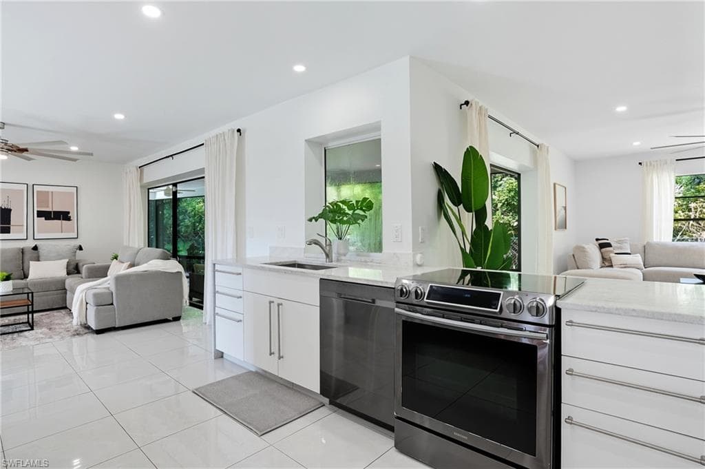 155 Old Tamiami Trl, Naples, FL 34110-13