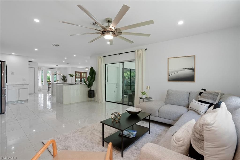 155 Old Tamiami Trl, Naples, FL 34110-19