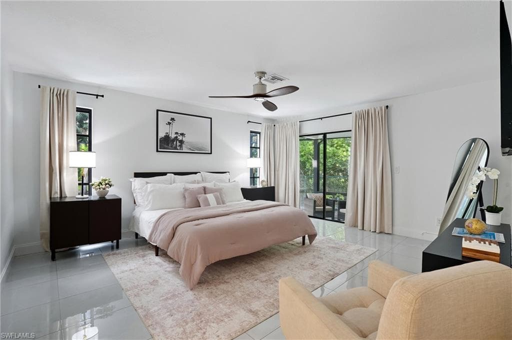 155 Old Tamiami Trl, Naples, FL 34110-20