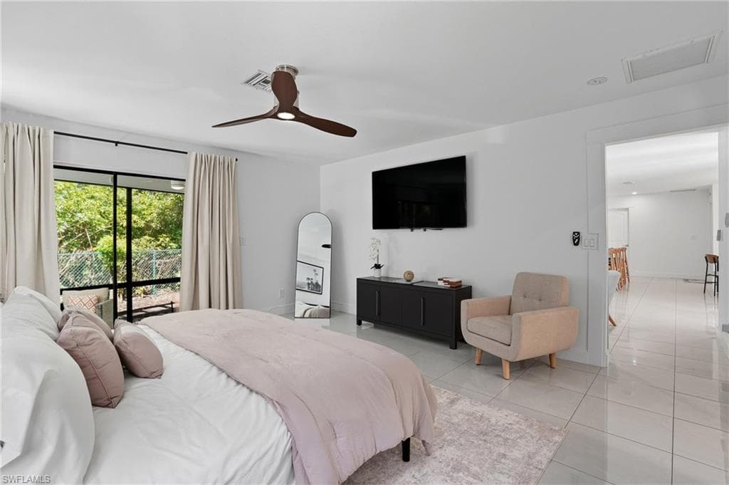 155 Old Tamiami Trl, Naples, FL 34110-21