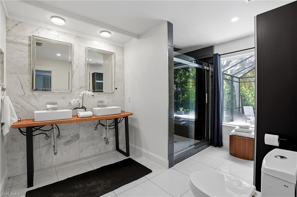 155 Old Tamiami Trl, Naples, FL 34110-23