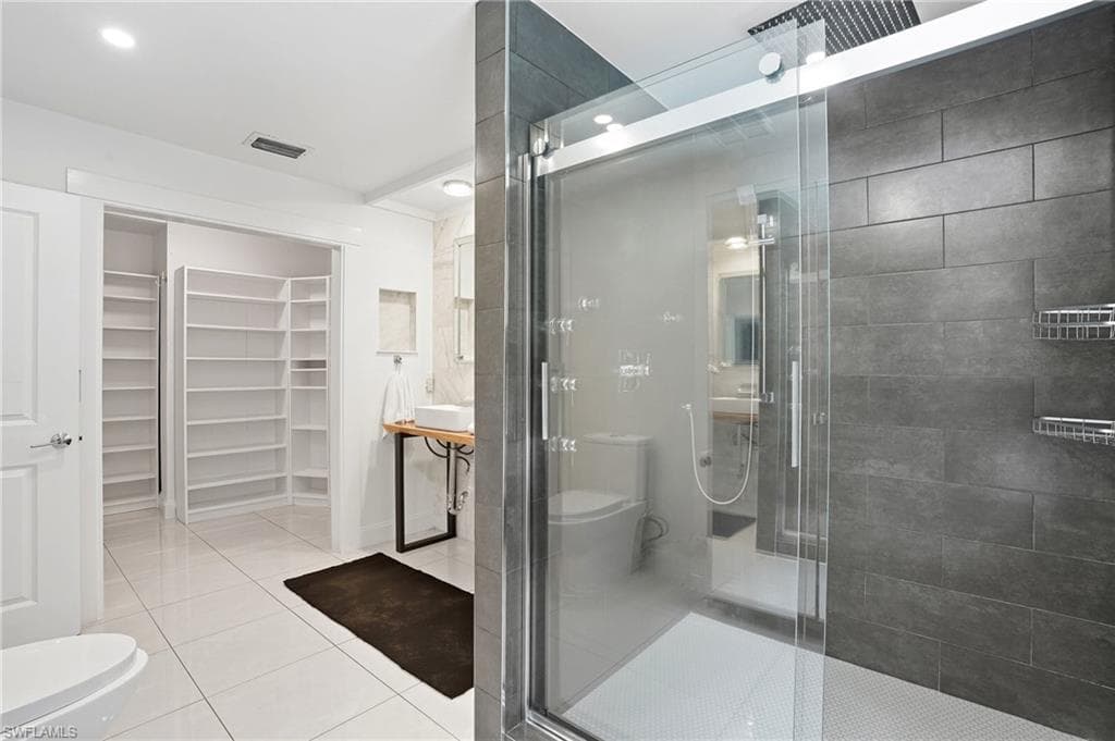 155 Old Tamiami Trl, Naples, FL 34110-24