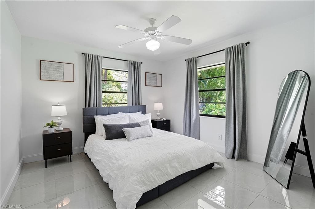 155 Old Tamiami Trl, Naples, FL 34110-27