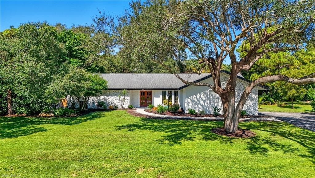 155 Old Tamiami Trl, Naples, FL 34110-1