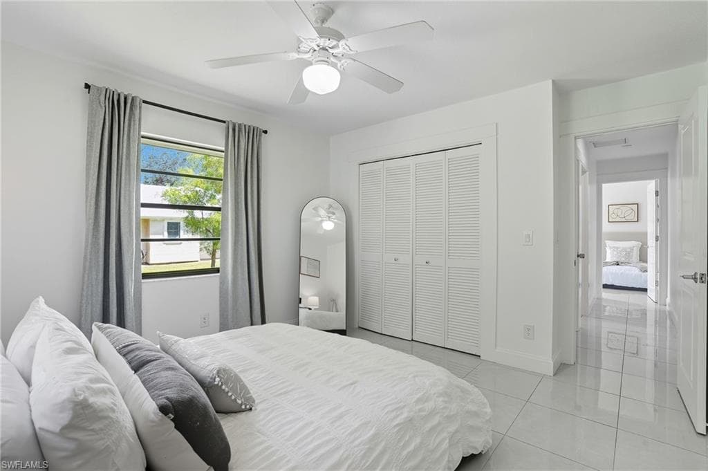 155 Old Tamiami Trl, Naples, FL 34110-28